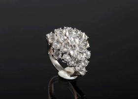 Anello Diamanti in oro bianco
anello in oro bianco 18kt e diamati rose cut a goccia e rotondi